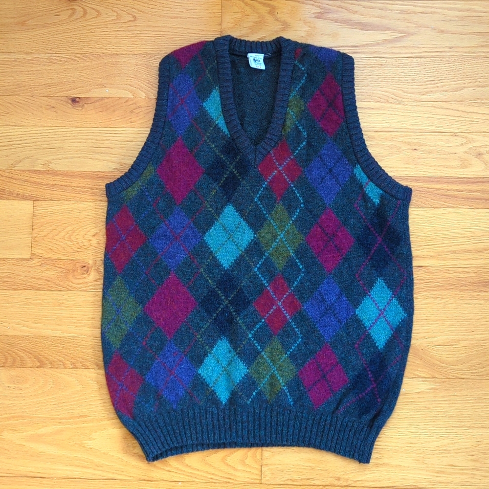 Argyle v-neck sweater vest